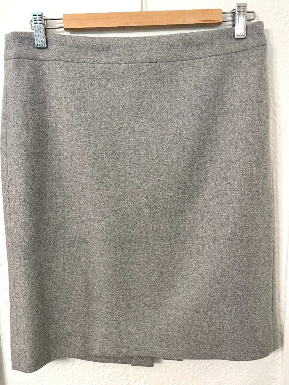 J.Crew Gray Wool Pencil Skirt w/ Rear Slit, Sz 6, Classic Office Siren - Picture 4 of 14